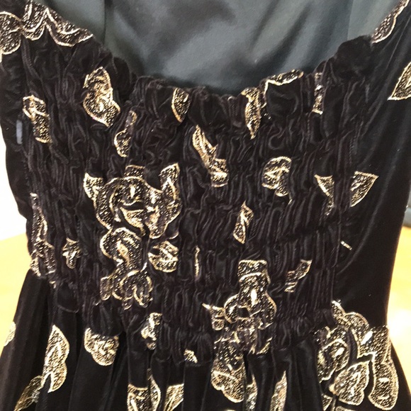 WOMANS BOUTIQUE DRESS. VERY ELEGANT SIZE MEDIUM. - Picture 3 of 8